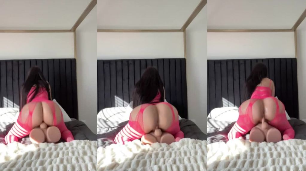 Nickiibaby Rides Torso Dildo In Reverse Cowgirl Onlyfans Video Leaked